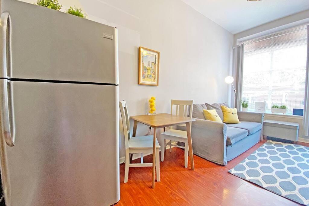 Romantic Getaway 3rd St Parlor Queen Size Bed * Philadelphia
